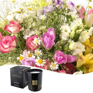 Bouquet du fleuriste avec roses et sa bougie  - Livraison de fleurs - Interflora