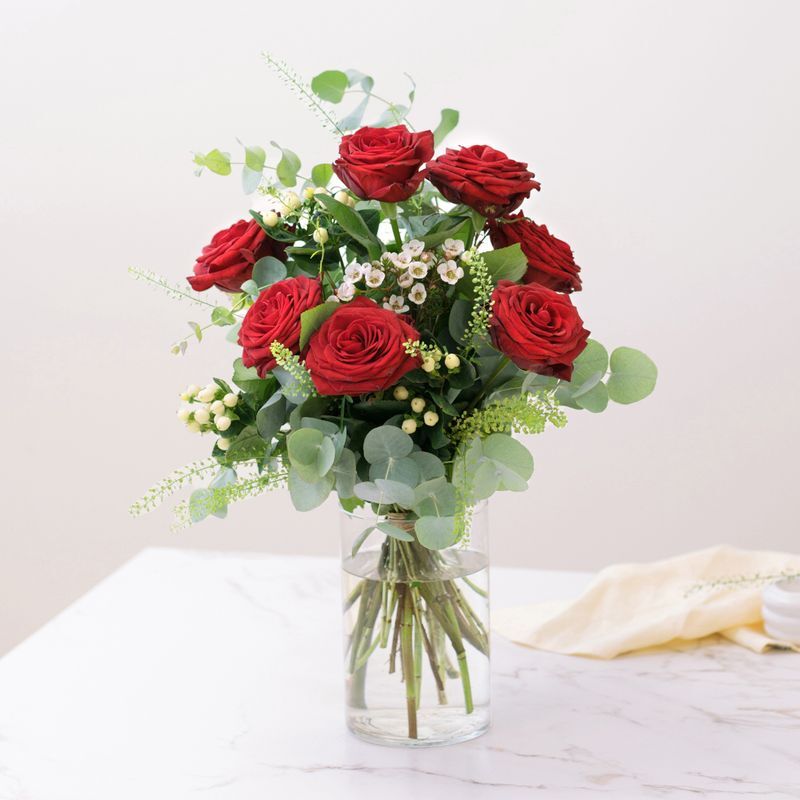Rouge Festif : bouquet passion de roses branchues et feuillage Interflora