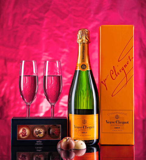 Prestige Hampers Veurve Clicquot and Chocolates - Champagne Gifts - Send Champagne Gifts - Champagne Gift Delivery - Champagne Gift Set