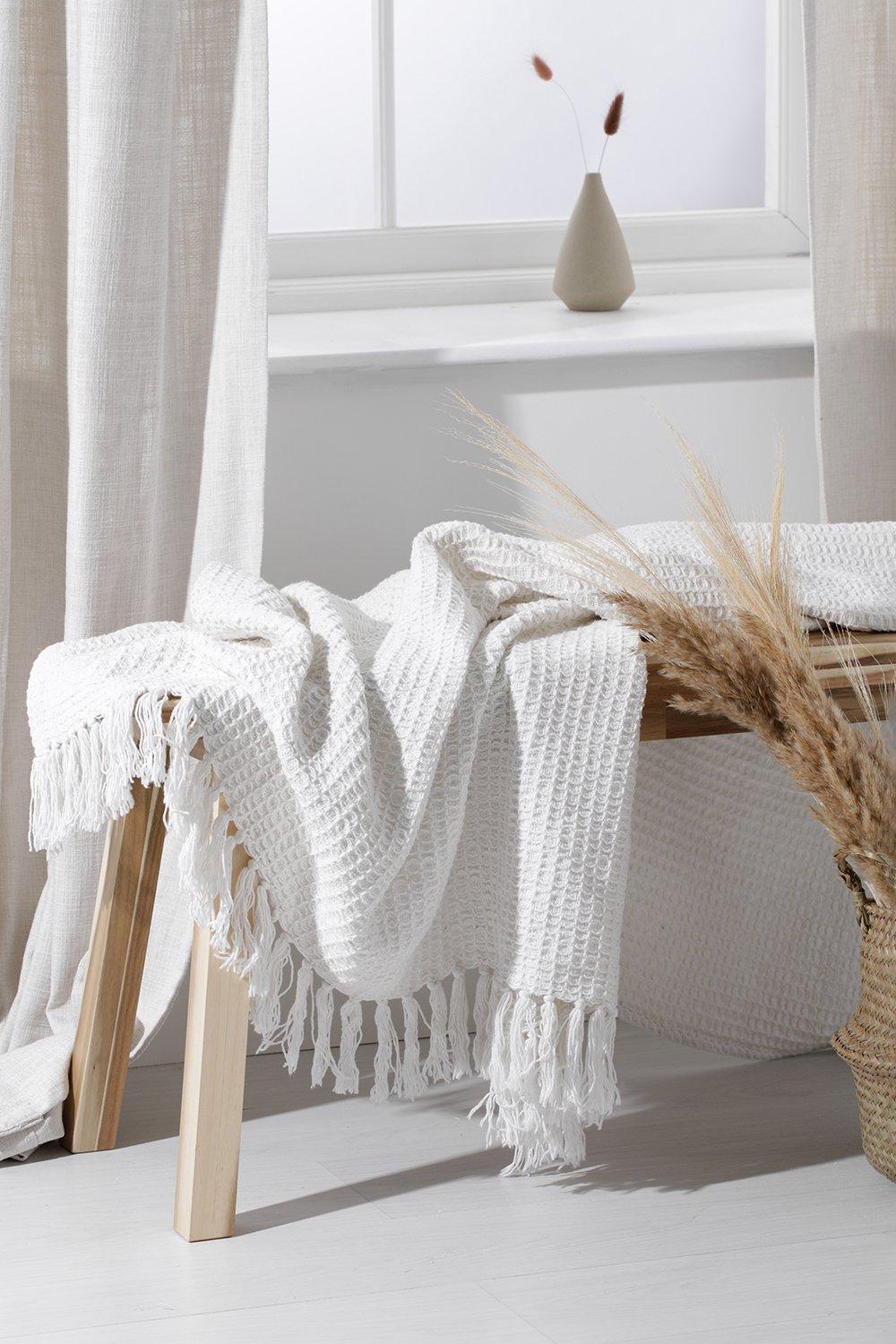 Boohoo Waffle Fringed Throw- White  - Size: ONE SIZE