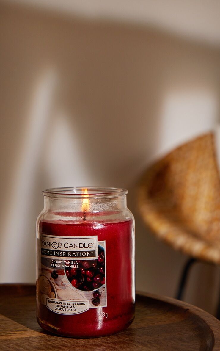 PrettyLittleThing Yankee Candle Home Inspiration Large Jar Cherry Vanilla  - Red - Size: One Size