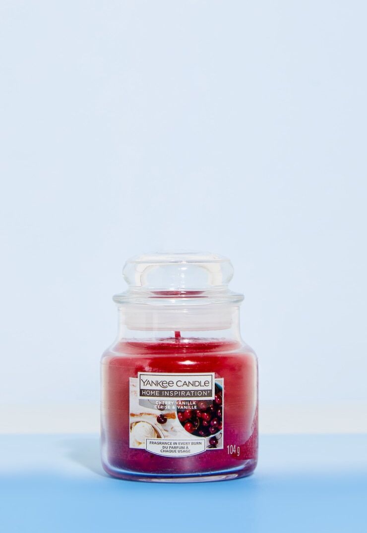 PrettyLittleThing Yankee Candle Home Inspiration Small Jar Cherry Vanilla  - Red - Size: One Size