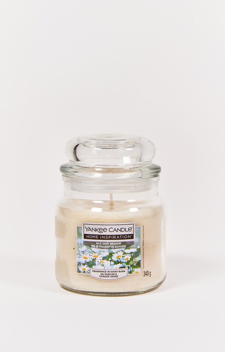 PrettyLittleThing Yankee Candle Home Inspiration Medium Jae Wild Daisy Meadow  - Yellow - Size: One Size