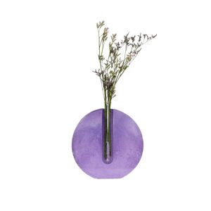 Junny Vase, soliflore en beton colore lilas. Piece unique