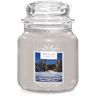 Yankee Candle Aromatická sviečka Classic stredná Candlelit Cabin 411 g