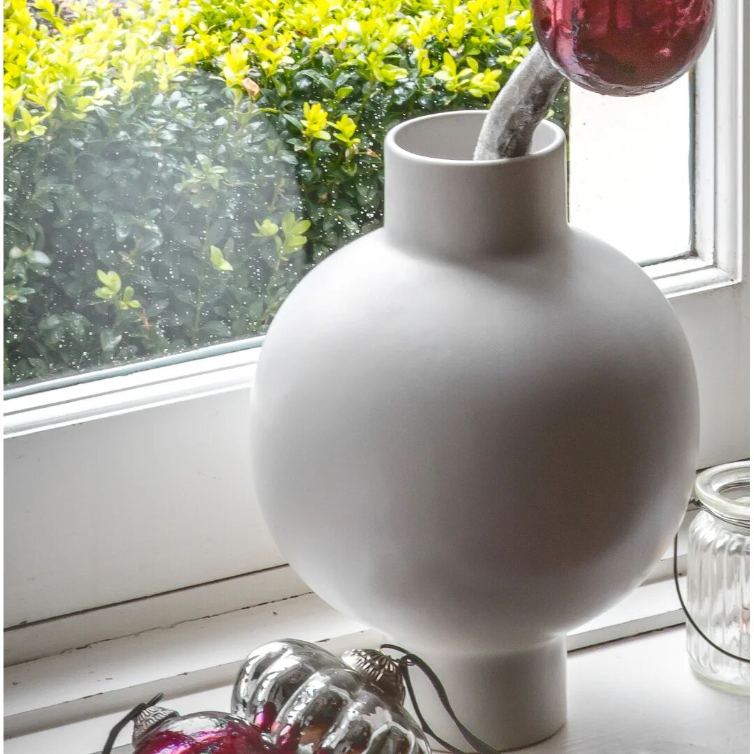 Photos - Vase Brayden Studio Lexi-Mai Table  white 21.0 H x 21.0 W x 28.0 D cm