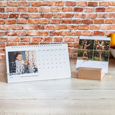 smartphoto Kalender im Holzaufsteller Hochformat