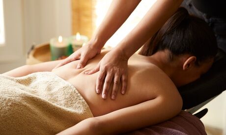 MIRA-CLES Wohlfuhlpraxis Rücken-, Lava-Shell-, klassische Ganzkörper- oder Entspannungs-Massage in MIRA-CLES Wohlfuhlpraxis (bis zu 53% sparen*)