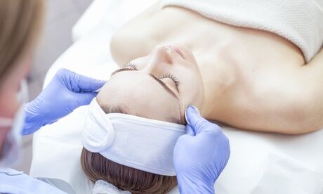 Kosmetikerin Nicole Roth Luxus-Gesichtsbehandlung inkl. Hyaluron-Maske und Gesichts-Massage bei Kosmetikerin Nicole Roth (bis zu 43% sparen*)