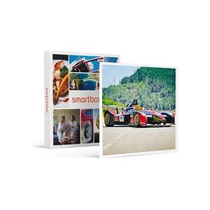 Smartbox Coffret Cadeau - Journée F1 : 2 sessions de pilotage en Wolf Thunder avec simulateur, visite et repas près d'Alès- Sport & Aventure - Publicité