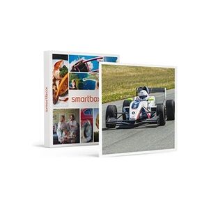 Smartbox Coffret Cadeau - Stage de pilotage : 5 tours sur le circuit de Fontenay-le-Comte en Formule Renault 2.0 avec baptême en configuration biplace- Sport - Publicité