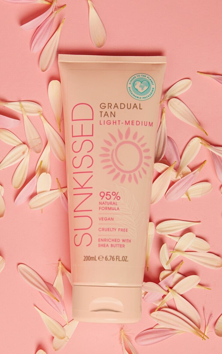 Sunkissed Gradual Tan Light Medium 200ml 95% Natural