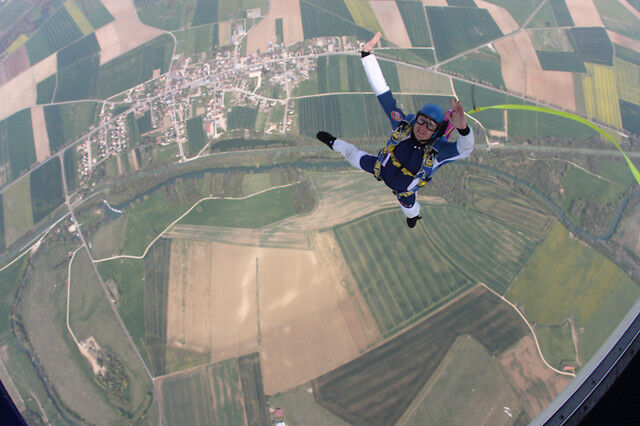 Wonderbox Coffret cadeau Saut en parachute à proximité d'Auxerre - Wonderbox