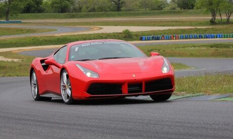 Motorsport Academy de Fontenay le comte Pilotez une Porsche, Ferrari, Lamborghini avec Motorsport Academy sur le circuit de Fontenay le Comte