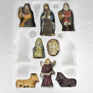 7 Santons de crèche - Porcelaine biscuit.