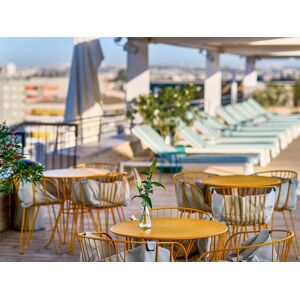 SmartBox Mágica Sevilla: 1 noche con desayuno y menú en la terraza del Novotel Sevilla 4*