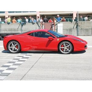 SmartBox Emozioni da brivido: 1 giro su pista in Ferrari