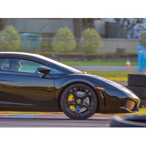 SmartBox Ferrari e Lamborghini in pista: 2 giri su 1 supercar a scelta sul Circuito di Arese
