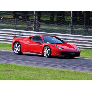 SmartBox Ferrari F458 Italia su pista: 2 giri presso lâ€™Autodromo del Mugello