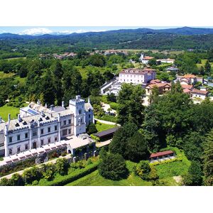 SmartBox Lâ€™incanto del Lago Maggiore: 2 romantiche notti e 2 cene presso il Castello dal Pozzo