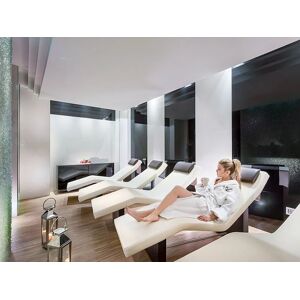 SmartBox Accesso Spa di 3h, massaggio di 50min e aperitivo per 2 al 4* Superior Hotel Ambasciatori