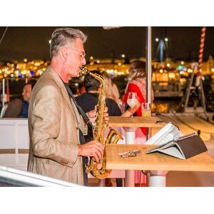 SmartBox Venezia Jazz: tour in catamarano con sassofonista dal vivo e 2 bevande per 2 persone