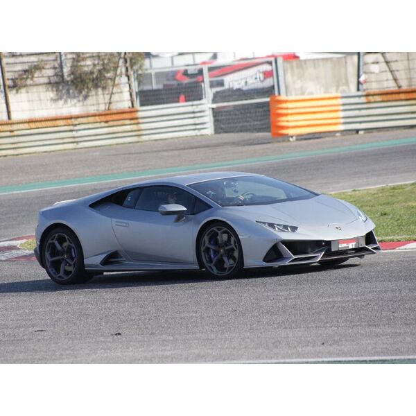 smartbox lamborghini huracÃ¡n evo: 1 giro sul circuito di varano de' melegari