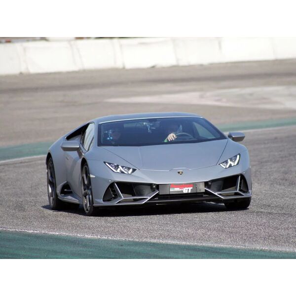 smartbox lamborghini huracÃ¡n evo: 1 giro sul circuito varano de' melegari e video hd