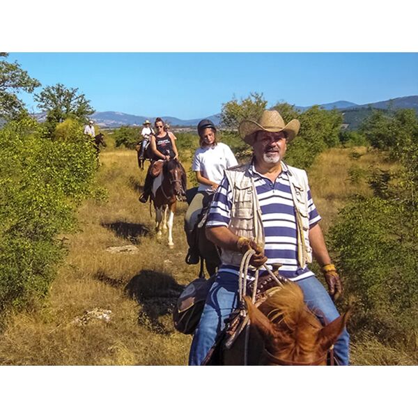 smartbox equitazione in toscana: passeggiata a cavallo con lezione introduttiva di 3 ore per 2