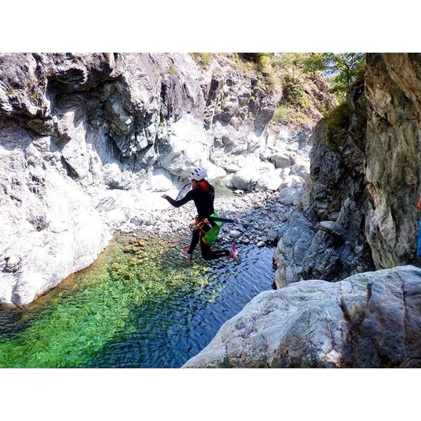 smartbox 1 esperienza canyoning con macchina fotografica subacquea