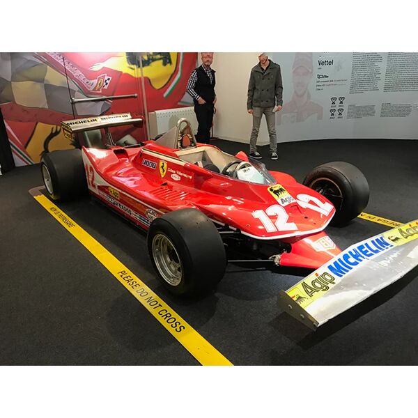 smartbox cavallino e motori: 1 biglietto per il museo ferrari di maranello per 1 adulto e 1 ragazzo