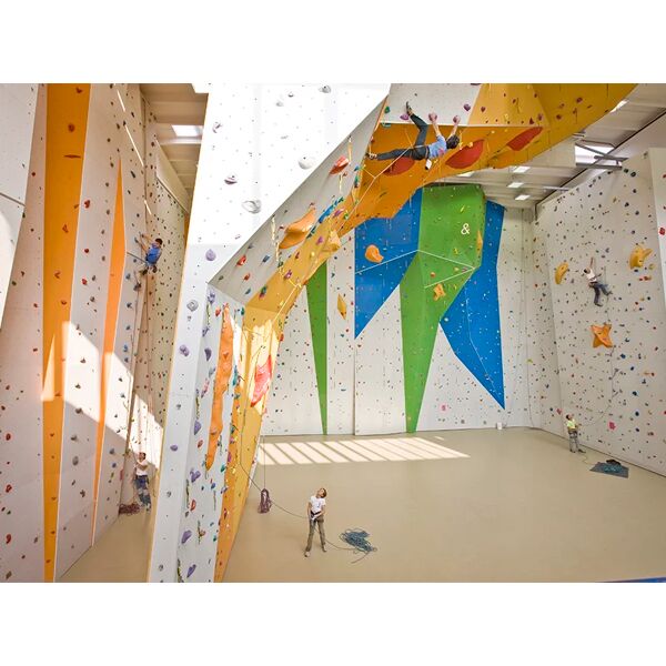 smartbox vertiginose emozioni: lezione di arrampicata indoor a verona per 3 persone!