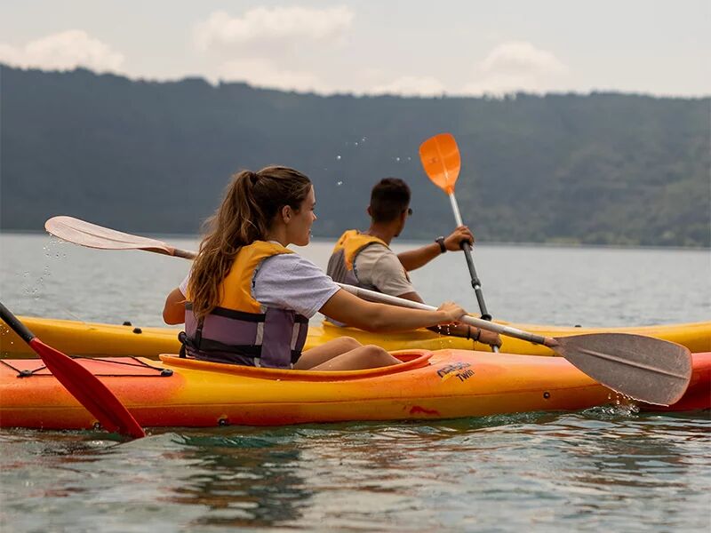 smartbox tour in kayak tra le rovine romane del lago di castel gandolfo per 1