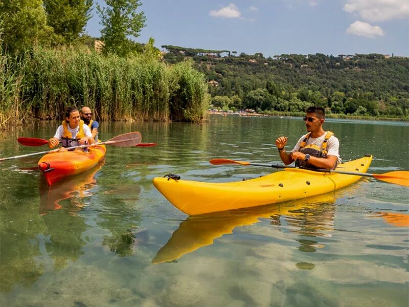 smartbox in kayak nellâ€™antica roma: tour con degustazione sul lago di castel gandolfo per 1