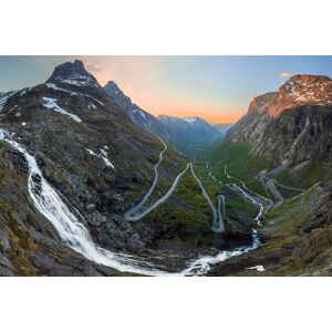 Papermoon Fototapete »Photo-Art CHRISTER OLSEN, TROLLSTIGEN« bunt  B/L: 4,50 m x 2,80 m