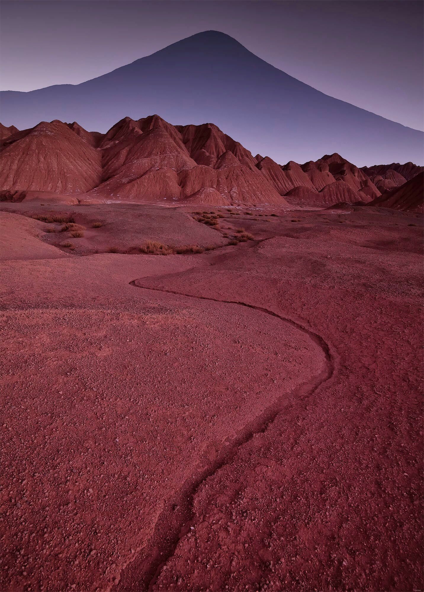 Komar Fototapete »Red Mountain Desert«, bedruckt-Comic-Retro-mehrfarbig, BxH:... bunt