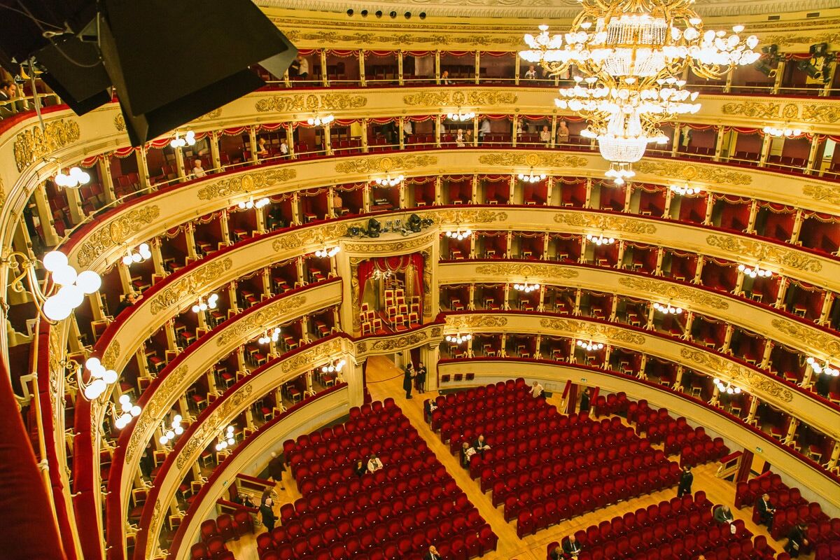 Papermoon Fototapete »Die Scala in Mailand«, Vliestapete, hochwertiger... bunt