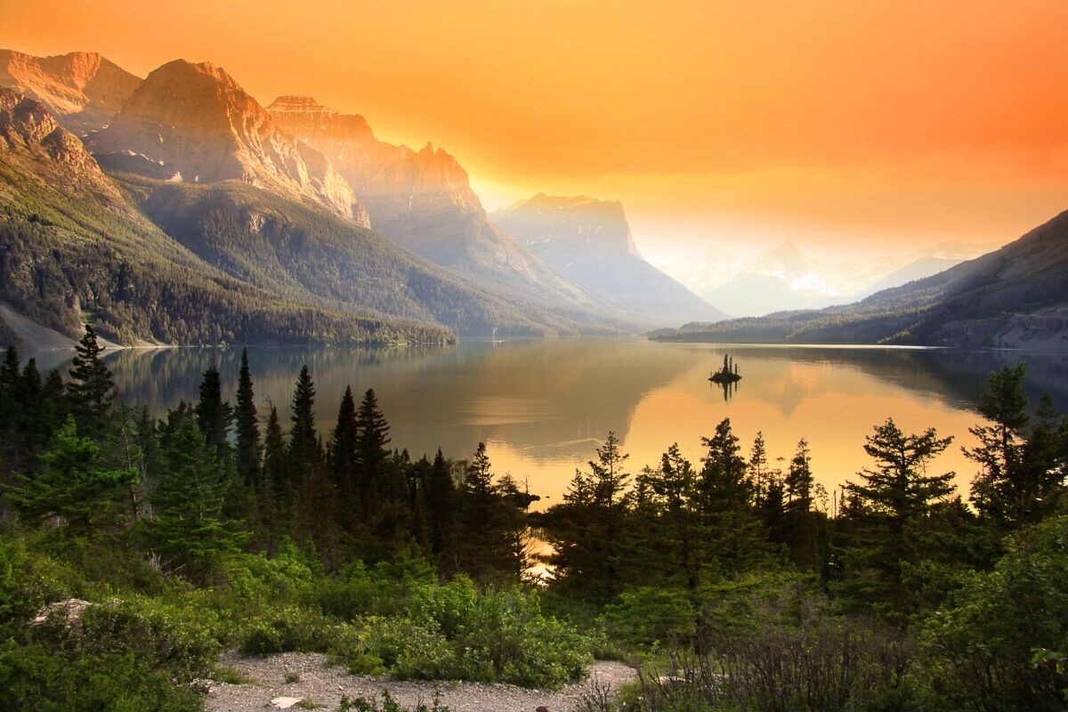 Papermoon Fototapete »Saint Mary Lake«, Vliestapete, hochwertiger Digitaldruck bunt