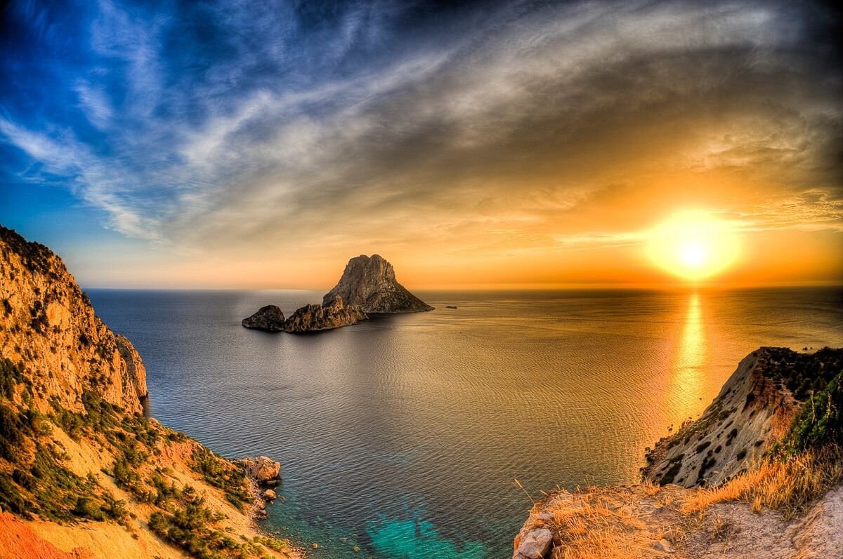 Papermoon Fototapete »Insel Es Vedrá Ibiza«, Vliestapete, hochwertiger... bunt