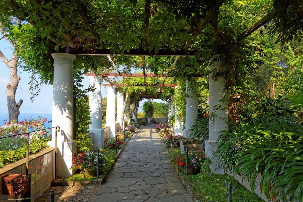 Papermoon Fototapete »Pergola Villa St Michele«, Vliestapete, hochwertiger... bunt