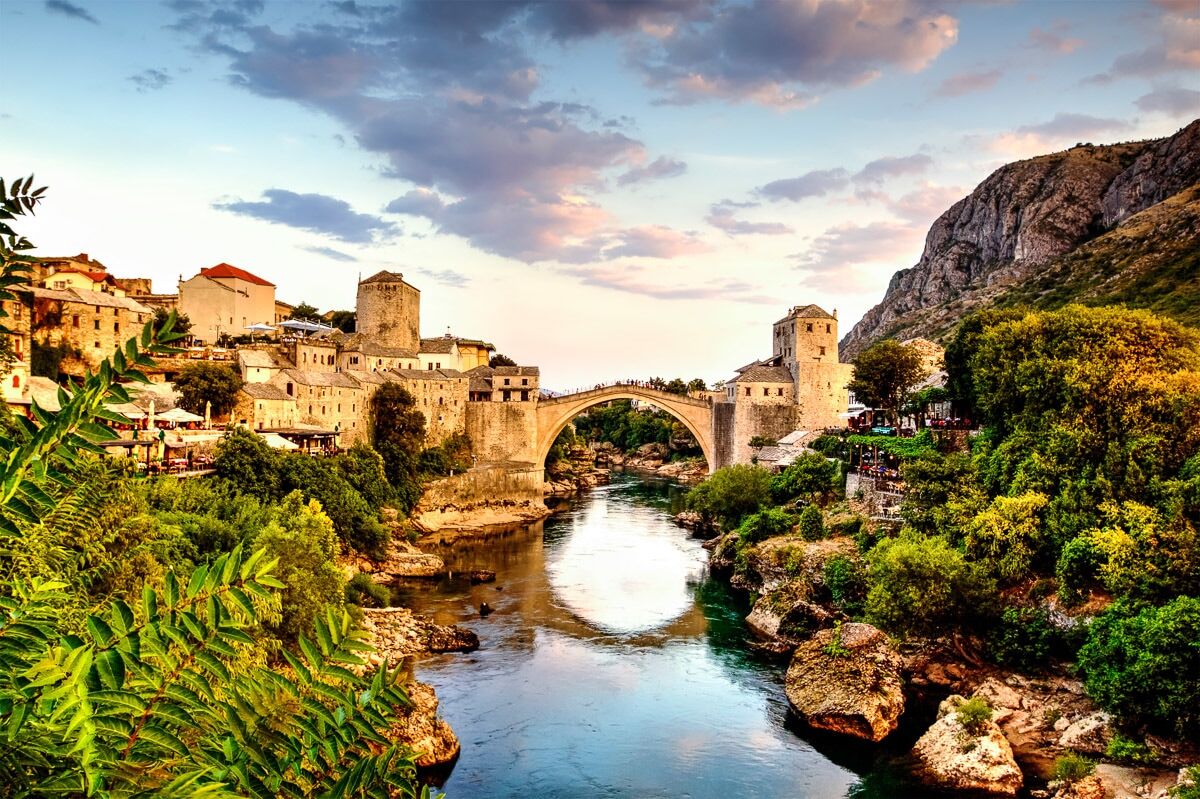 Papermoon Fototapete »Mostar Alte Brücke«, Vliestapete, hochwertiger... bunt