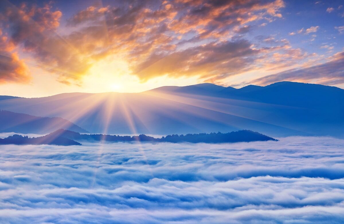 Papermoon Fototapete »Sonnenaufgang über Wolken«, Vliestapete, hochwertiger... bunt