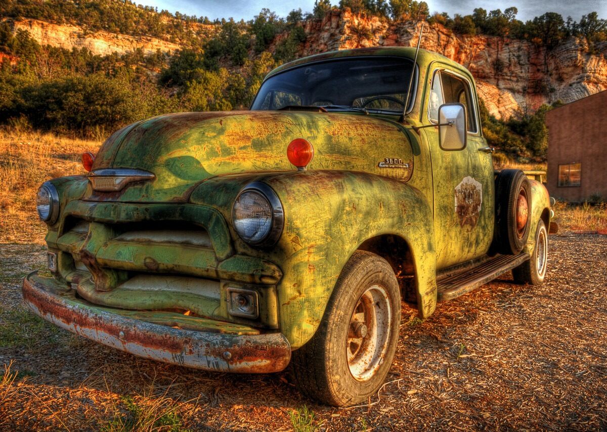 Papermoon Fototapete »Vintage Pick Up Truck«, samtig, Vliestapete,... bunt