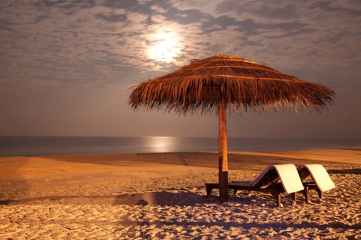 Papermoon Fototapete »Sunser Beach«, Vliestapete, hochwertiger Digitaldruck bunt