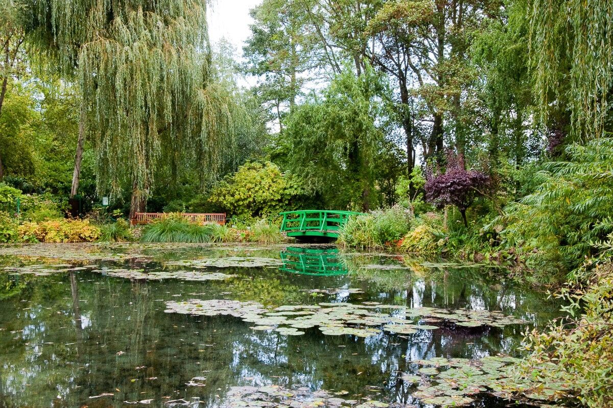 Papermoon Fototapete »Monets Garten«, Vliestapete, hochwertiger Digitaldruck bunt