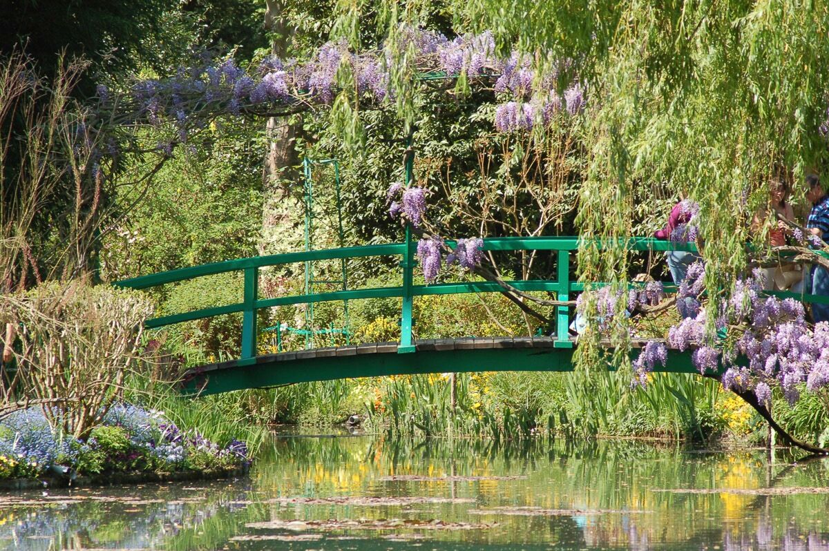 Papermoon Fototapete »Giverney - Monets Garten.«, Vliestapete, hochwertiger... bunt