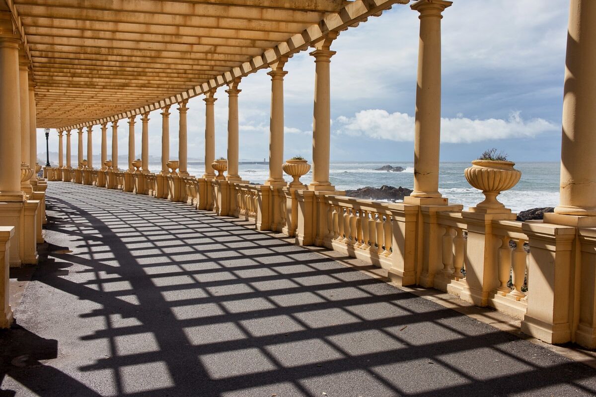 Papermoon Fototapete »Pergola da Foz in Porto«, Vliestapete, hochwertiger... bunt