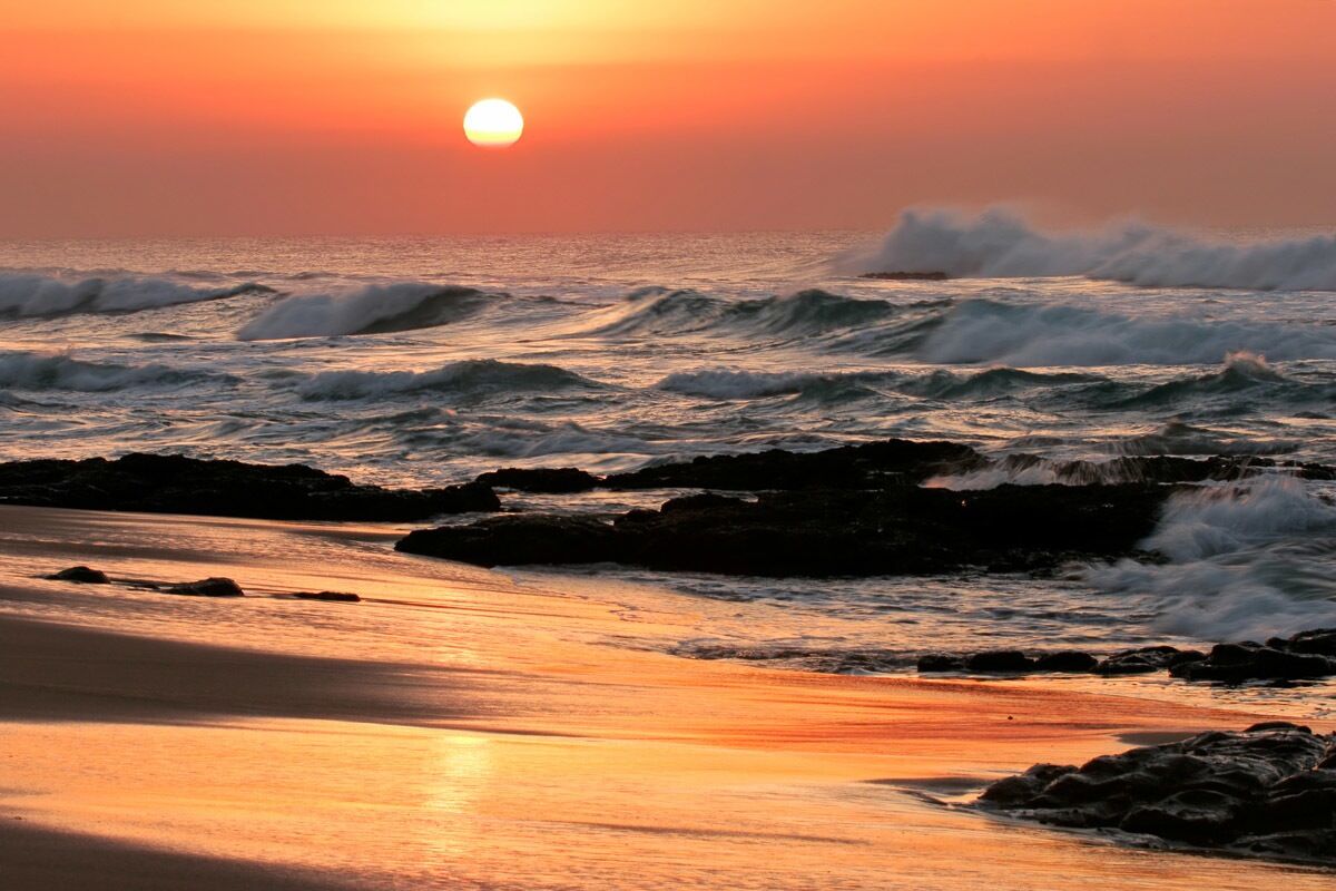 Papermoon Fototapete »Seelandschaft bei Sonnenaufgang«, samtig, Vliestapete,... bunt