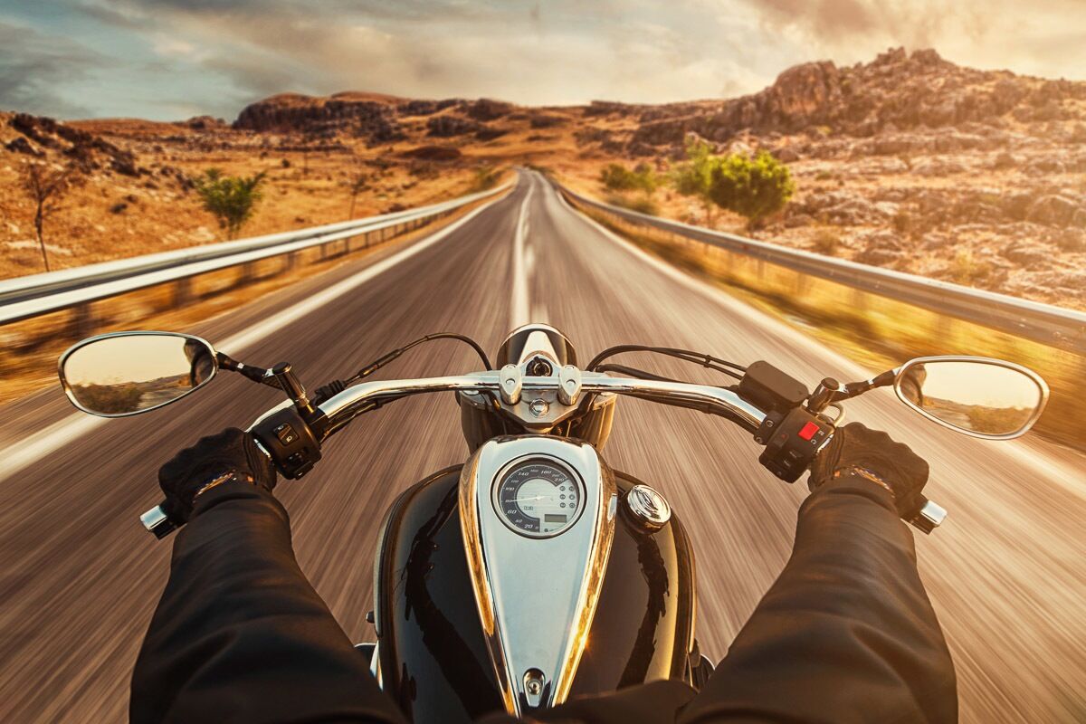 Papermoon Fototapete »Motorrad fahren«, Vliestapete, hochwertiger Digitaldruck bunt