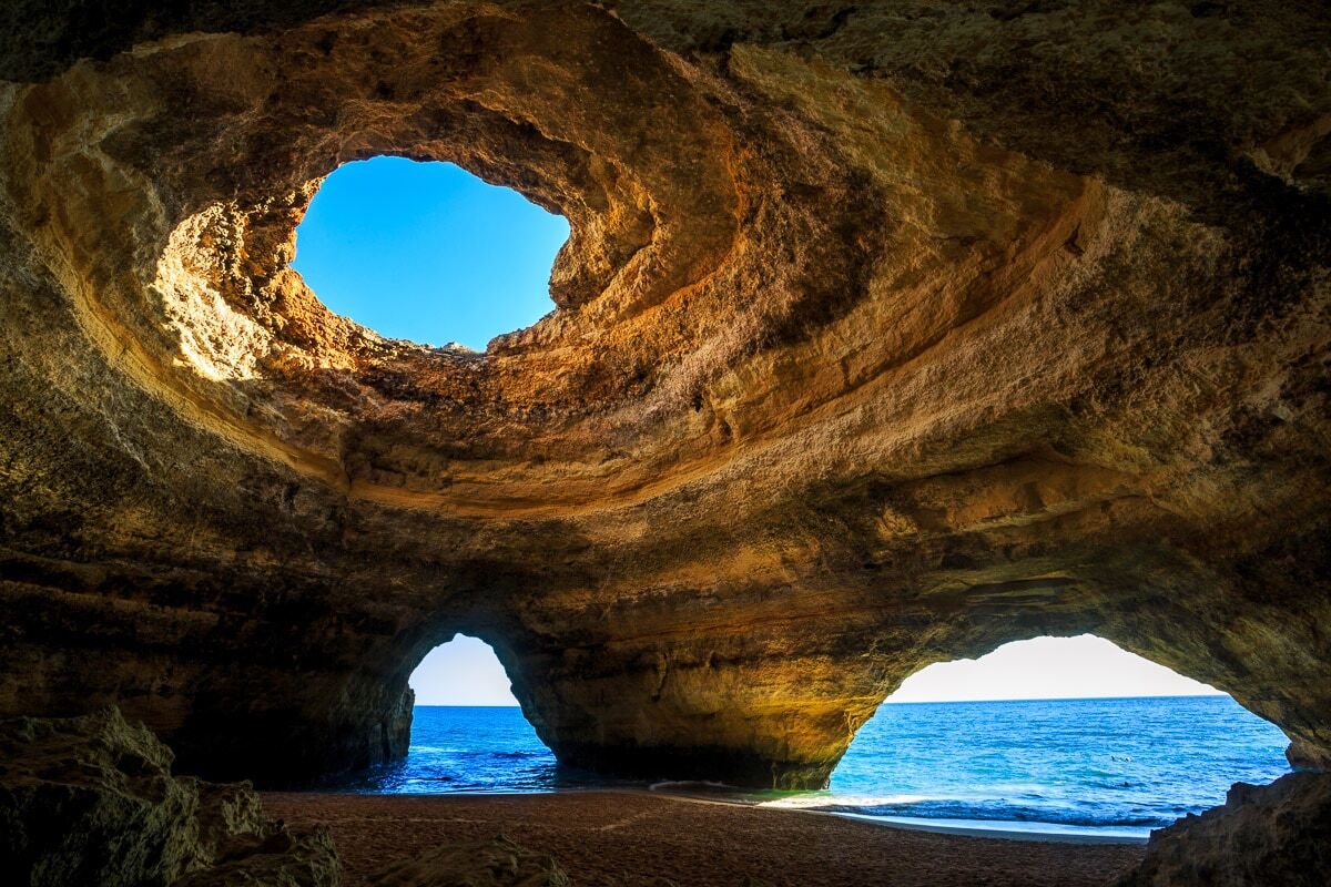 Papermoon Fototapete »Höhle in der Benagil-Algarve«, Vliestapete,... bunt